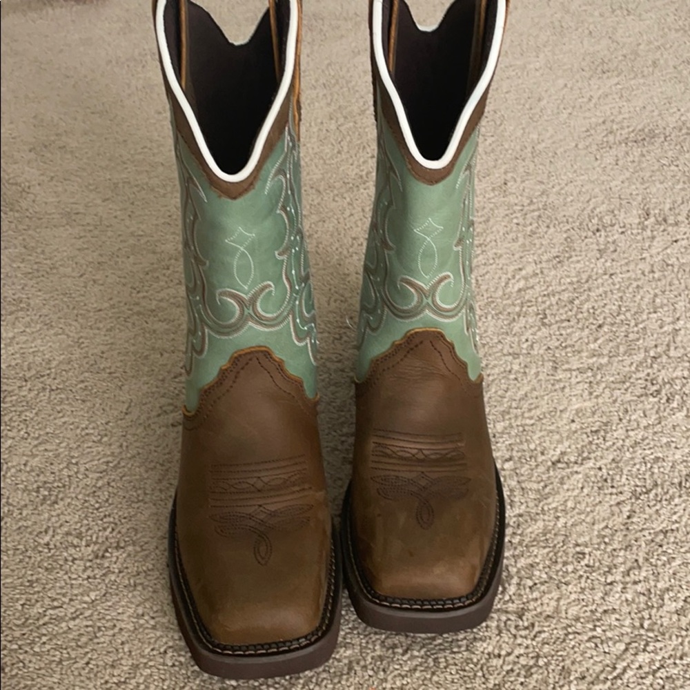 Justin cowboy boots size 9